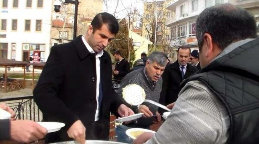 Mehmet Akif Ersoy'u Anma Etkinliğinde 40 Kazan Pilav Dağıtıldı