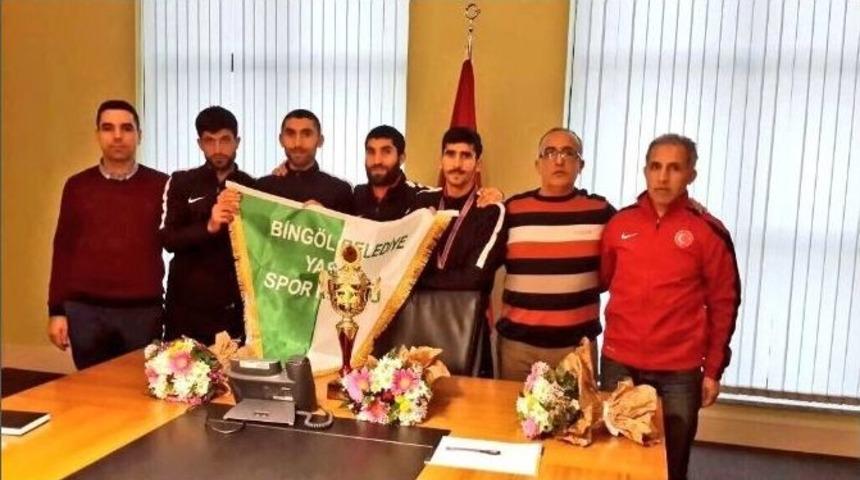 Bing&ouml;l Belediyesi Yaşamspor T&uuml;rkiye Birincisi Oldu