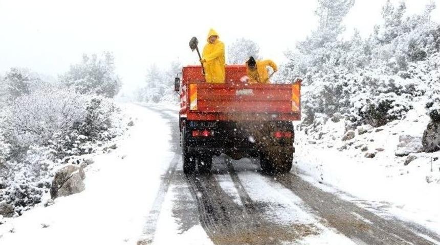 İzmir’de Kar Bastırdı