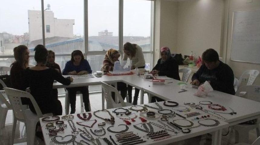 Payas&rsquo;ta 117 Hatmek Kursiyeri Meslek Sahibi Oldu