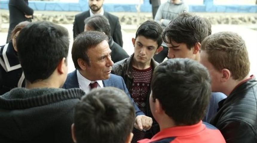 Başkan Gen&ccedil;, Gen&ccedil;lerle Buluştu