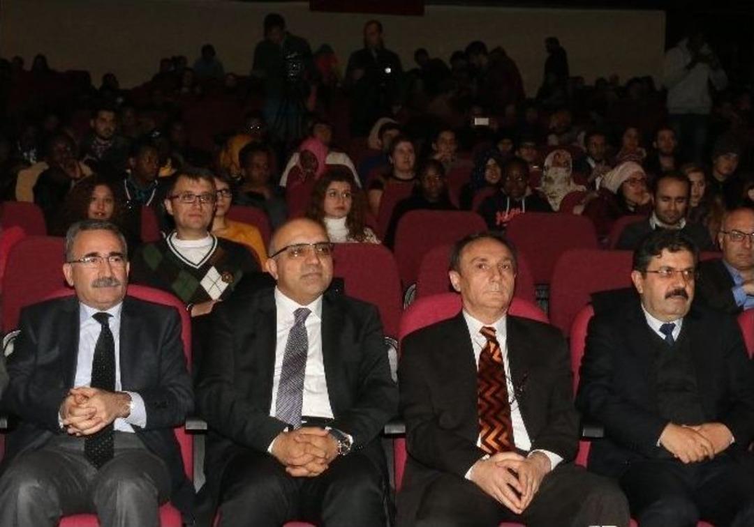 Milli Şair, &Ouml;l&uuml;m&uuml;n&uuml;n 80.yıld&ouml;n&uuml;m&uuml;nde Er&uuml;&rsquo;de Anıldı