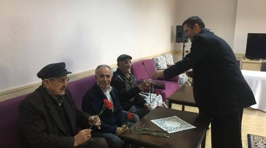 S&ouml;ke Kartalları Huzur Evi Yaşlılarını Unutmadı