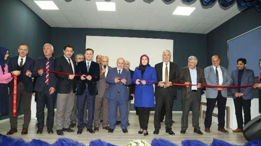 İlkadım Belediyesinin Okullara Desteği S&uuml;r&uuml;yor