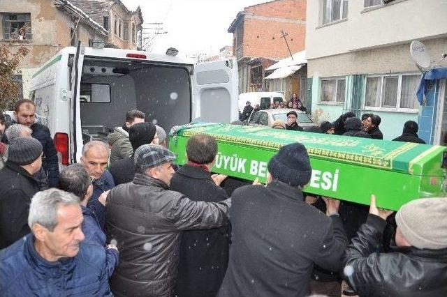 Epilepsi Hastası Büşra’nın Cenazesi Gözyaşları Arasında Toprağa Verildi