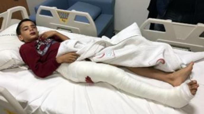 Okulda &Uuml;zerine Kapı Devrilen &Ouml;ğrencinin Bacağı Kırıldı