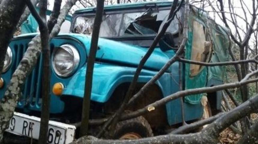 İş&ccedil;ileri Taşıyan Jip Şarampole U&ccedil;tu: 5 Yaralı