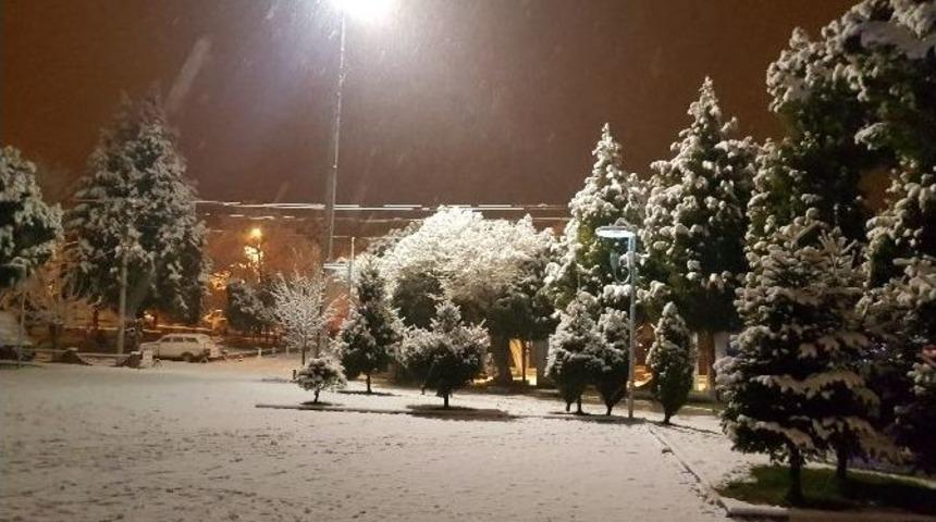 Gördes’te Yoğun Kar Yağışı Başladı