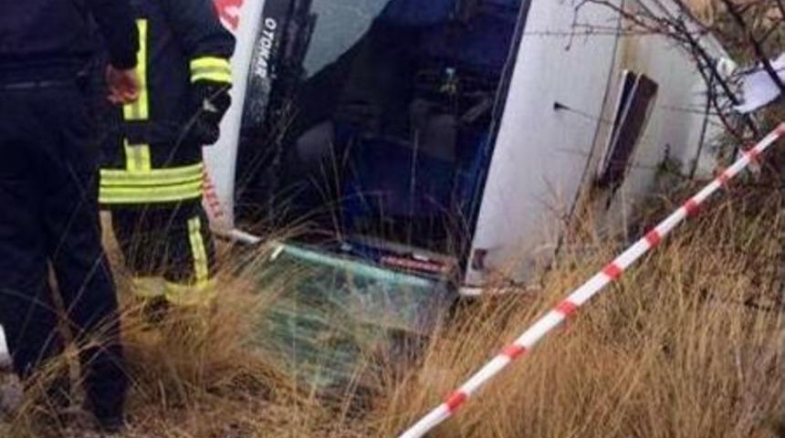 Yolcu Minib&uuml;s&uuml; Devrildi: 16 Yaralı