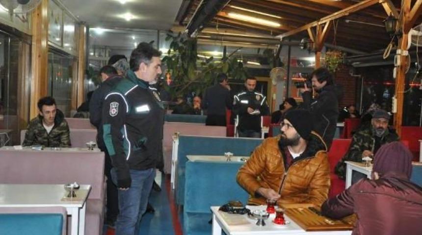 İzmit'te 100 Polisle Kafelerde Asayiş Uygulaması