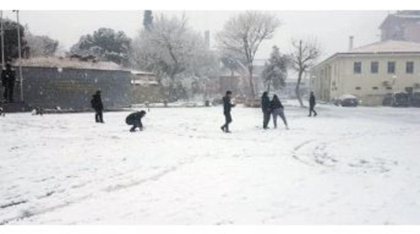 Kula&rsquo;da Okullara Kar Tatili