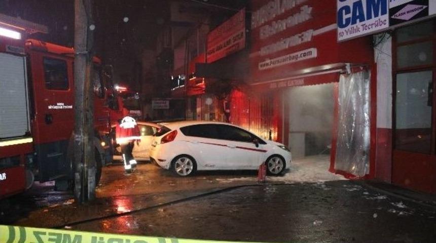 Bursa&rsquo;da Korkutan D&uuml;kkan Yangını; 1 Yaralı