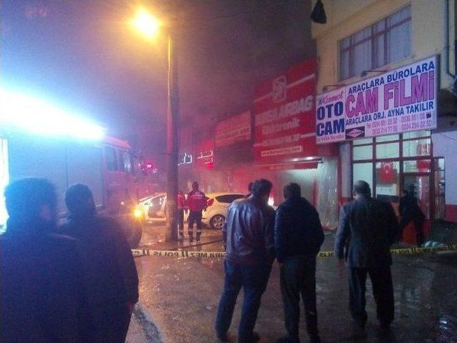 Bursa’da Korkutan Dükkan Yangını; 1 Yaralı