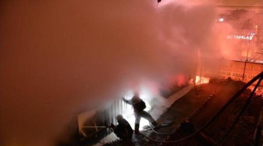 Bursa'da Işyerinde Yangın: 1 Yaralı