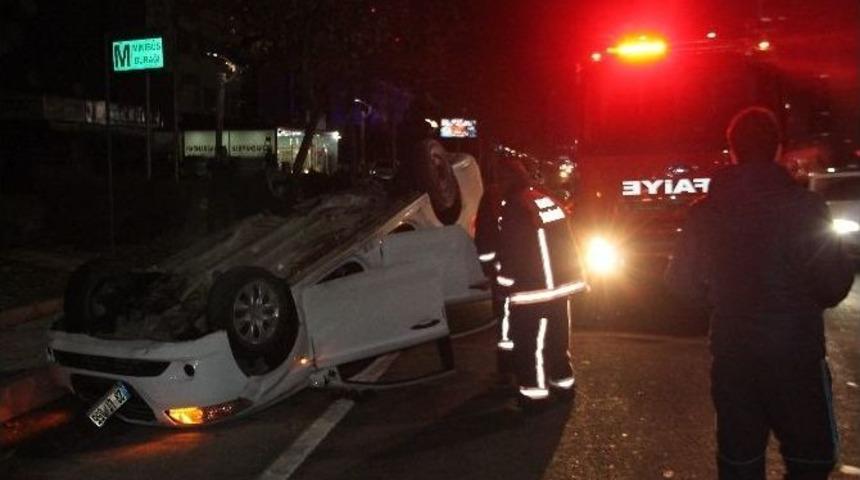 Makas Sonrası Gelen Kazada Yaralı Arkadaşını Otomobilde Bırakarak Ka&ccedil;tı