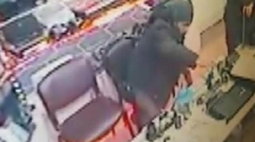 'karnım A&ccedil;' Diye Geldi, Bağış Kutusunu &Ccedil;aldı