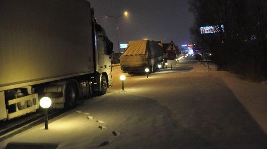 Afyonkarahisar’da Kapanan Yollar Trafiğe Açıldı
