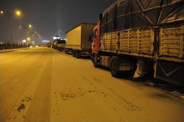 Afyonkarahisar’da Kapanan Yollar Trafiğe Açıldı