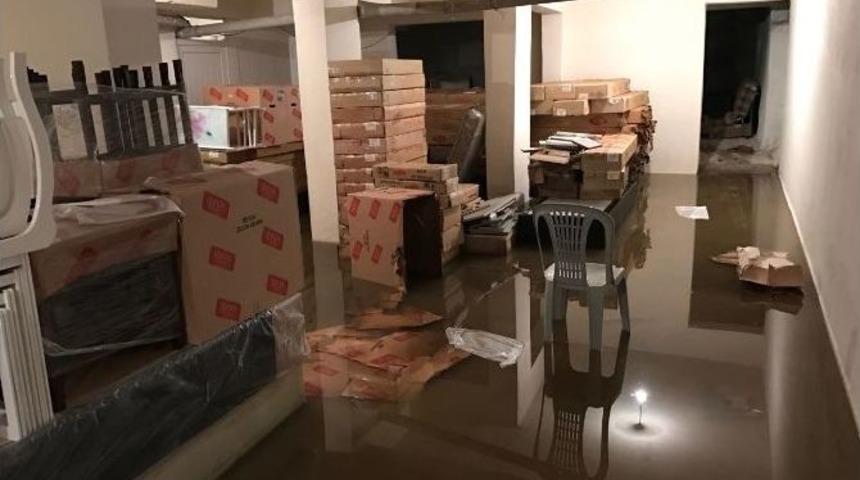 Nazilli’de Depoları Su Bastı