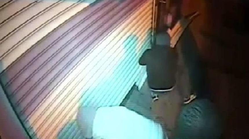 2 Bu&ccedil;uk Dakikada 55 Cep Telefonunu &Ccedil;aldılar