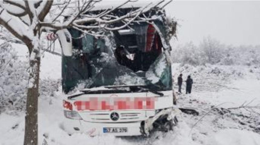 Sinop&rsquo;ta Otob&uuml;s Kazası: 3 &Ouml;l&uuml;, 25 Yaralı