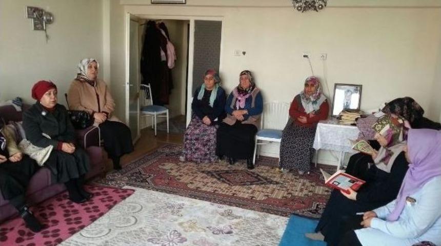 Vali Kam&ccedil;ı&rsquo;nın Eşi Şehit Ailelerini Ziyaret Etti