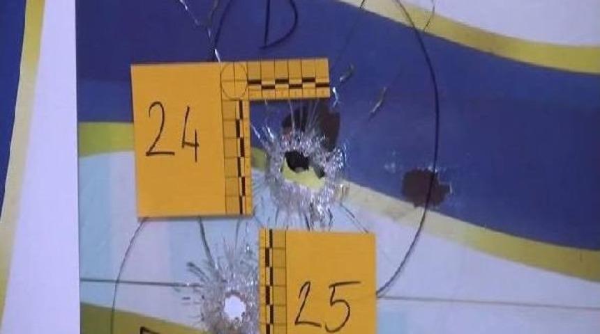 Küçükçekmece'de Cadde Üzerinde Araçtan Ateş Açıldı; 1 Ölü,1 Yaralı