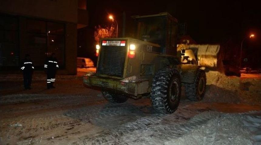 Yakutiye’nin Kar Çalışması Devam Ediyor
