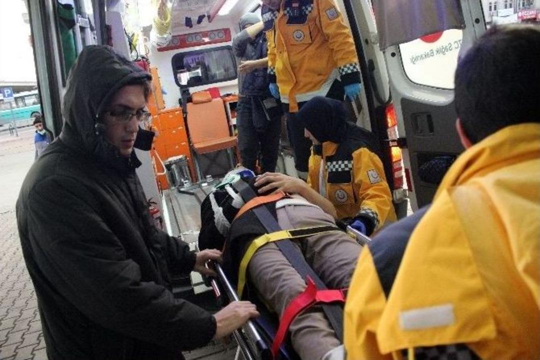 İş&ccedil;ileri Taşıyan Servis Midib&uuml;sleri &Ccedil;arpıştı: 22 Yaralı