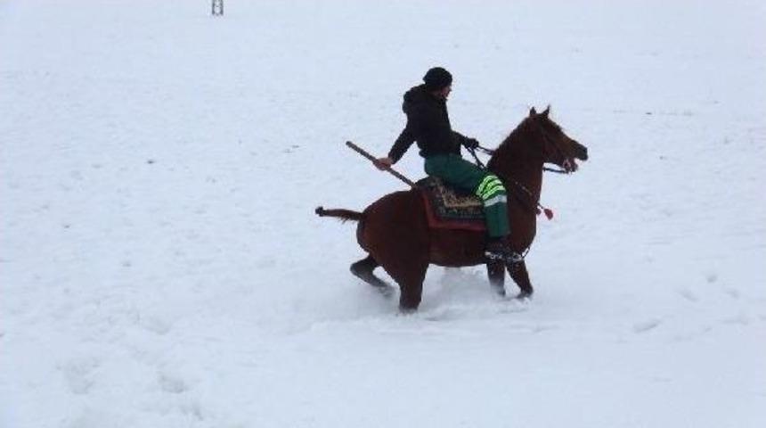 Karda Nefes Kesen Cirit G&ouml;sterisi