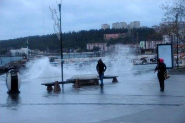 Çanakkale'de Fırtına Deniz Ulaşımını Vurdu