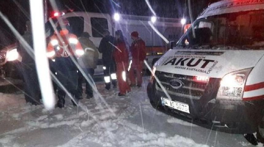 Tipide Yolunu Kaybeden Çobanı Kurtarma Ekipleri Buldu