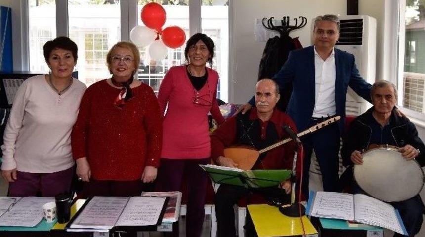 Başkan Uysal, Yaşlı Evi&rsquo;nde Yeni Yıl Kutlamasına Katıldı