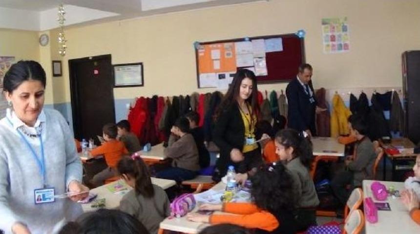 &Ouml;ğrenciler, Dağ Komanda Birliğine Yılbaşı Kartı G&ouml;nderdi