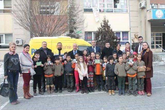 Öğrenciler, Dağ Komanda Birliğine Yılbaşı Kartı Gönderdi