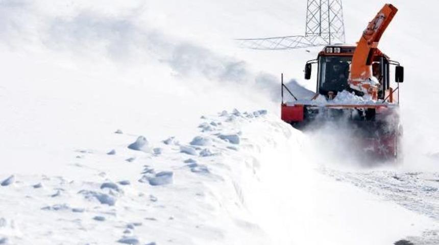 Van'da Kar Yağışı Durdu; Kapalı Yollar A&ccedil;ılıyor