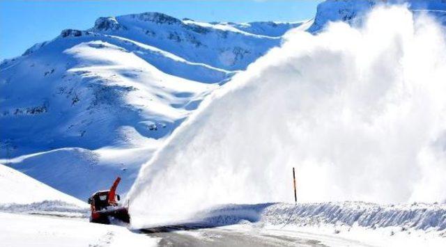 Van'da Kar Yağışı Durdu; Kapalı Yollar Açılıyor