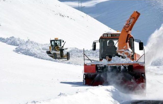 Van'da Kar Yağışı Durdu; Kapalı Yollar Açılıyor