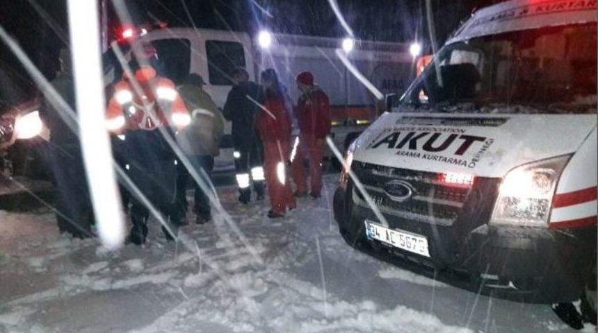 Kar Yağışı Nedeniyle Mahsur Kalan Çoban Kurtarıldı