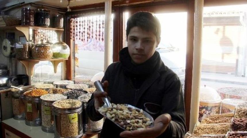 Yılbaşı &Ccedil;erezleri Tezgahta Kaldı