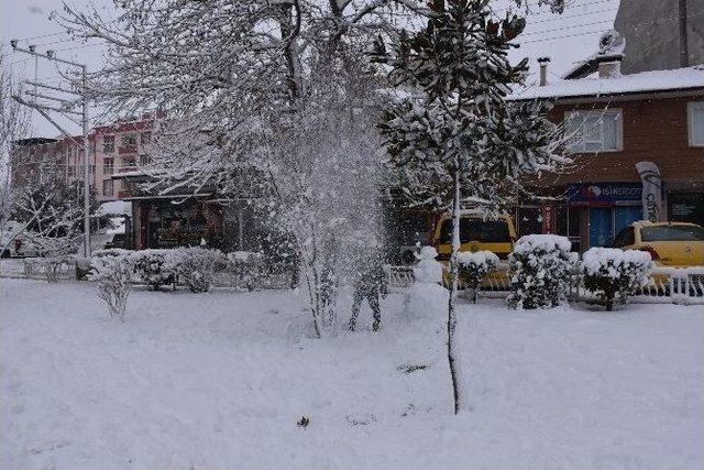 Dursunbey’de Kar Yağışı Hayatı Olumsuz Etkiledi