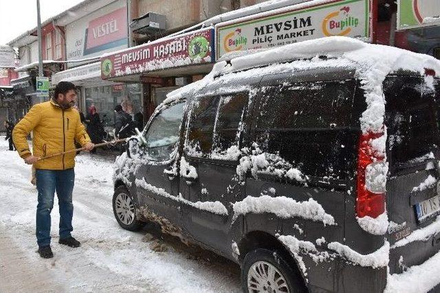 Dursunbey’de Kar Yağışı Hayatı Olumsuz Etkiledi