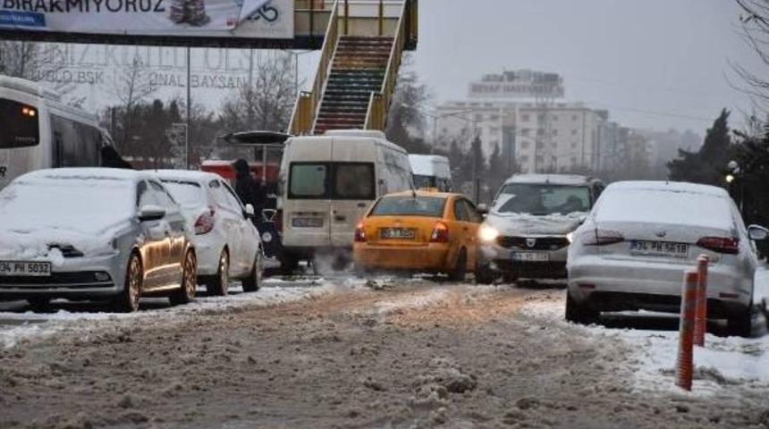 &Ccedil;orlu&rsquo;Da Kar Nedeniyle Eğitim U&ccedil;uşları Iptal Edildi