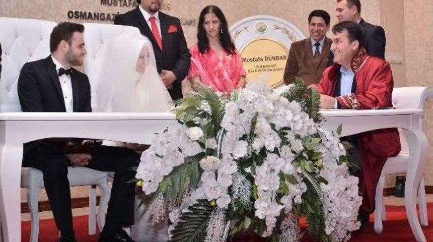 Yabancı &Ccedil;iftler Nikah İ&ccedil;in Osmangazi&rsquo;yi Se&ccedil;ti