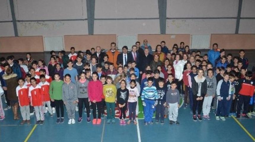 Fo&ccedil;a&rsquo;da &Ouml;ğrenciler Ata&rsquo;ya Saygı İ&ccedil;in Koştu