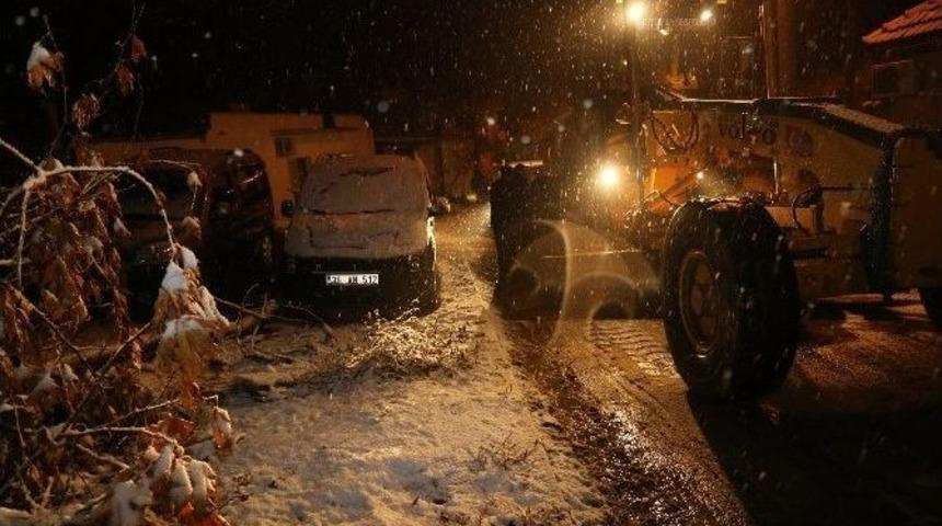 Turgutlu&rsquo;da Karla M&uuml;cadele Devam Ediyor