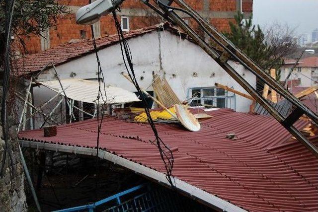 (özel Haber) Sarıyer’de Bir Binanın Çatısı Başka Bir Evin Bahçesine Uçtu