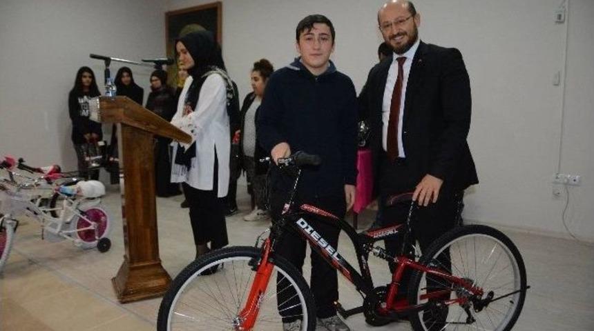 Niksar&rsquo;da &ldquo;okuma Yarışması&rdquo; &Ouml;d&uuml;lleri Verildi