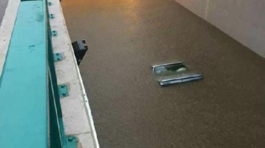 Mersin Sel Altında Okullar Tatil Edildi (2)