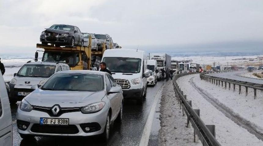Ankara-konya Yolundaki Kazada 5 Kilometrelik Ara&ccedil; Kuyruğu Oluştu